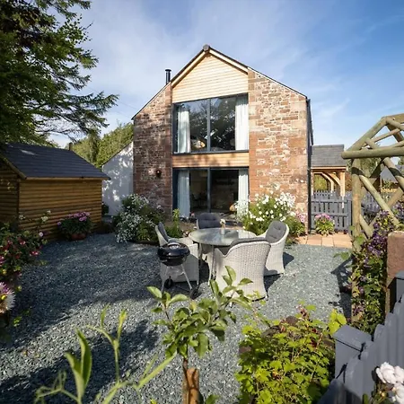 Bumblebee Cottage *