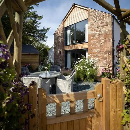 Bumblebee Cottage * Dalston